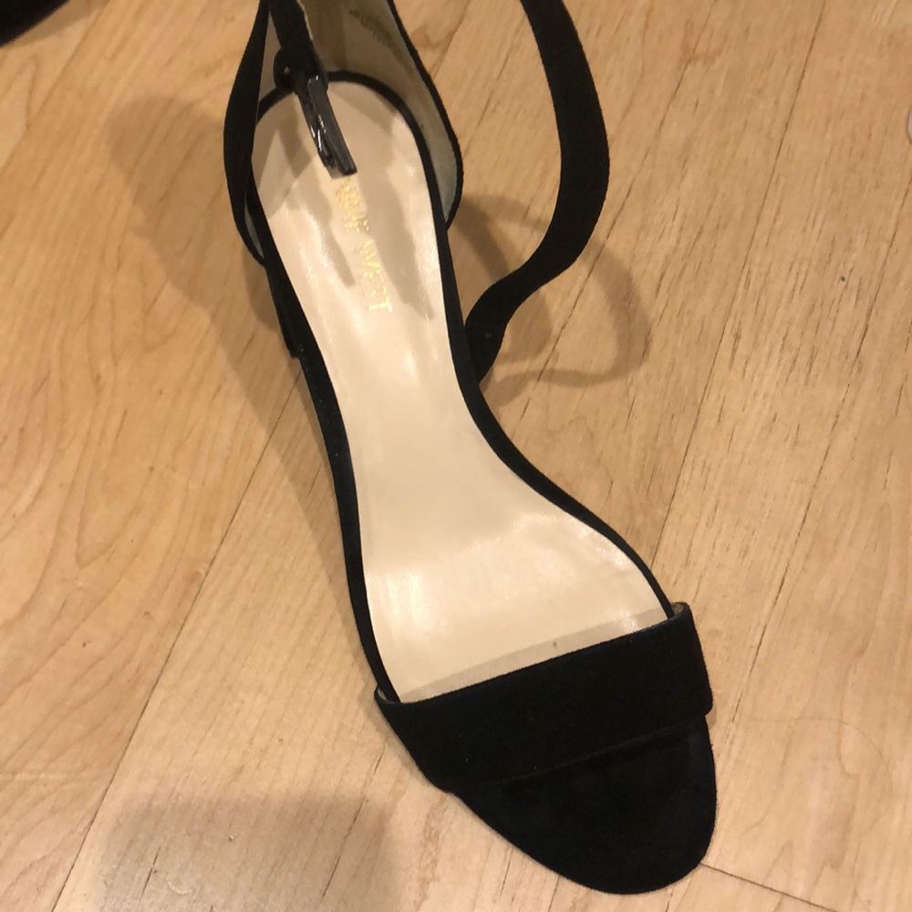 Block heel suede sandal